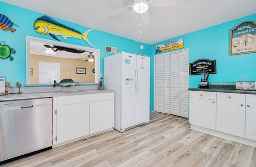 Lenox Park House | Mermaid Manor - Only 1 Bldg from A1A! - 3BR/3BA