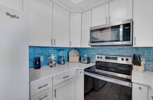 Navarre Beach Condo | Mermaid's Grotto - Summerwind 1002E Beach Service Included 2024!!