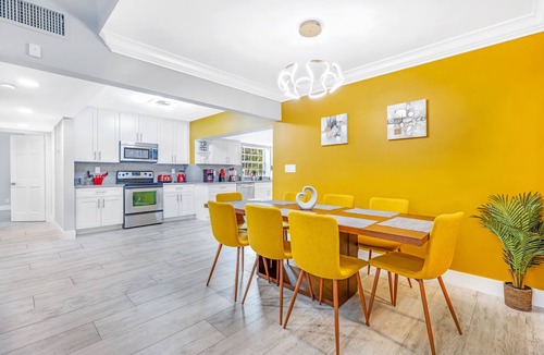 Survey Creek House | "MIA BEACH"! 4BR 2100Sqft in Lauderdale-By-The-Sea
