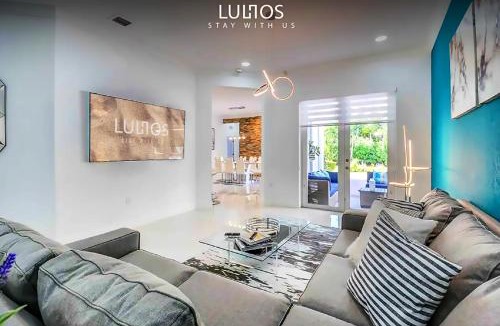 Ludlam House | Miami 5BR Villa w Heated Pool, Games & BBQ L01