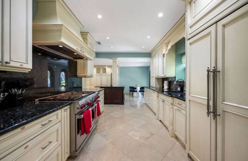 The Roads House | Miami Beach Waterfront Mansion, Pool, Ping Pong, Grill, Guest House, Gated