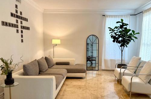 Ludlam Villa | Miami Getaway Heated Pool Villa with Mini Golf & BBQ