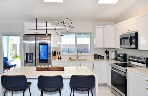 Palmetto Estates House | Miami house, Heated pool, Artificial beach, Mini golf, luxury and comfort