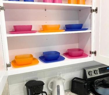 Allapattah Hostel | Miami International Hostel- Free Dinner - Best Price - No Mix - Dorms Airport Downtown Wynwood