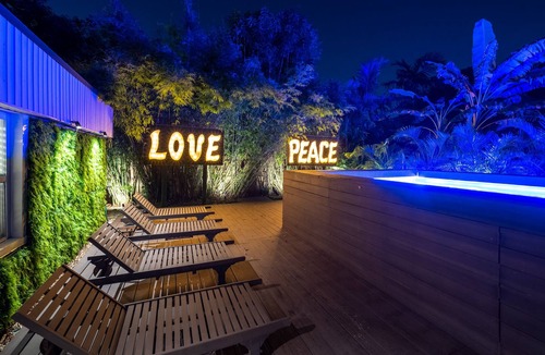 Golden Glades House | Miami Love&Peace Oasis🏝☀️ Pool, Mini Golf⛳️ Near the Beach