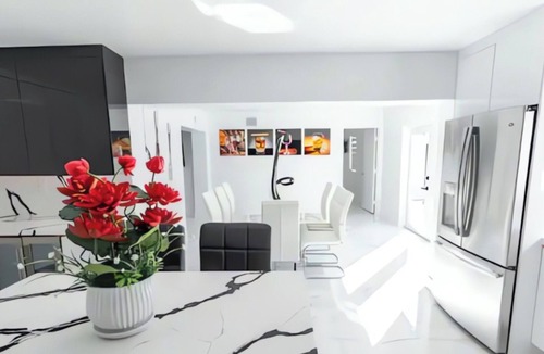 Ludlam House | Miami Luxe Getaway-4BR-Pool-Family Ready