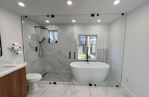 Westchester Apartment | Miami luxury | 1BA | 2 Queen Beds |