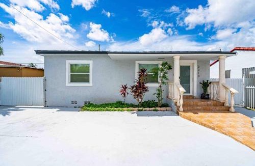 West Little Havana Apartment | Miami Luxury Home! Next to Miami airport and beach