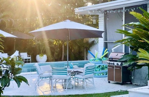 El Portal House | Miami Pool Cottage Su