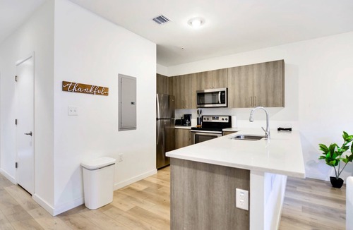Golden Glades House | Miami Townhouse – Free Parking & Prime Location!