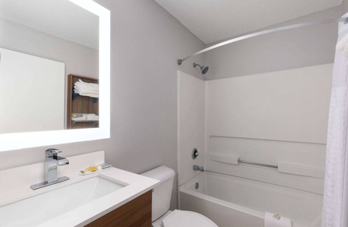 Bowling Green Hotel | Microtel Inn by Wyndham Bowling Green