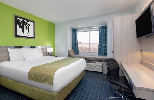 Cornelius Hotel | Microtel Inn by Wyndham Cornelius/Lake Norman