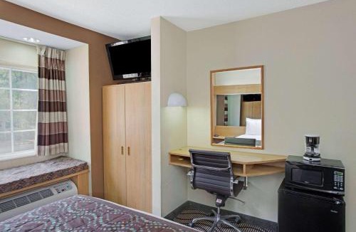 University Place Hotel | Microtel Inn by Wyndham University Place