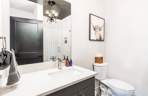 West End Apartment | Midtown Pool Condo · 2BR Sleeps 6 · Honky Tonk