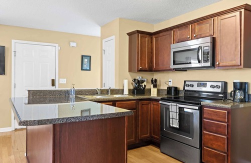 Missionary Ridge House | Mins to Downtown! Deck & Firepit - Elmwood Retreat