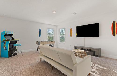 Ono Island House | Mins to the Beach/King Beds/Arcade-Snowbird Deals!