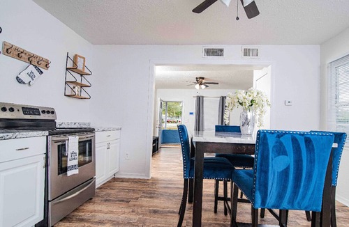 Old Seminole Heights House | Minutes From Stadium, USF, Busch Gardens, Hard Rock ⭐️