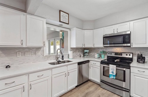 South Pinellas Community Council House | Minutes to beach; arcade, multifamily, Outdoor oasis, sleeps 10