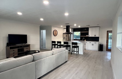 Jensen Beach House | MINUTES TO BEACHES & DOWNTOWN JENSEN BEACH, SLEEPS 4