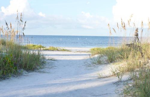 Fort Myers Beach House | Mod Cottage by Sun Palace Vacations