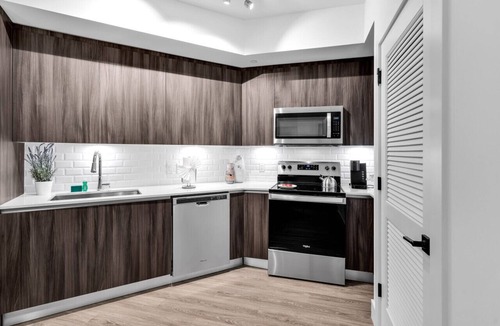 Doral Apartment | Modern 1 Bed in Downtown Doral With Free Parking
