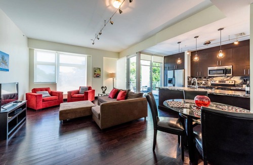 Northeast Miami Apartment | Modern 1 bed . Spacious . Clean . 800sq ft . Sleeps 4 . Secure bdg . Parking