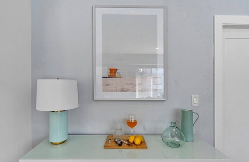 Hendricks and Venice Isles Apartment | Modern 1-bedroom apartment, Walk to Las Olas Blvd and Beach, Free parking