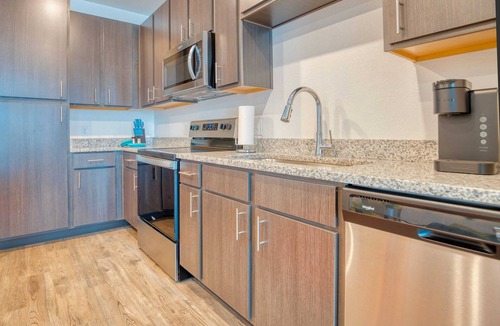 Gainesville Apartment | Modern 1BR w/Balcony | Walk to UF & Shands | Perfect for Long Stays