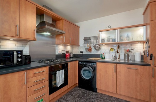 Leith Apartment | Modern 2-Bdr Flat in Edinburgh - Pass the Keys
