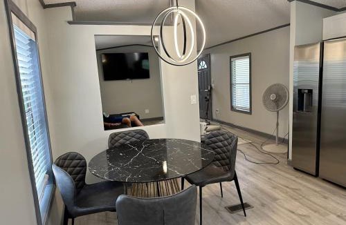 Gainesville Apartment | Modern 2 bed Home 10 mins from Dtown Gainesville