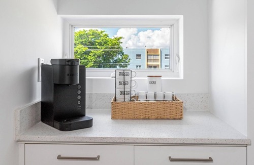 Parkside Apartment | Modern 2-bedroom apartment w/Pool near beach and airport