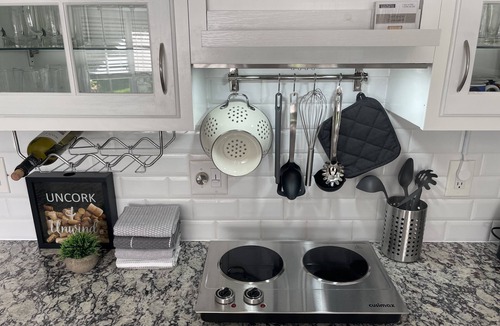 Wellington Cottage | Modern 2 bedroom Getaway in Prime Equestrian location