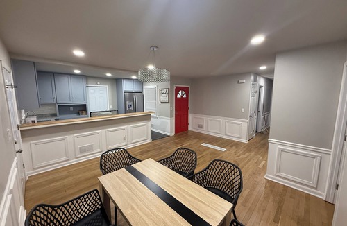 Conley House | Modern 2BR 2 Bath Business Weekly Monthly Stays