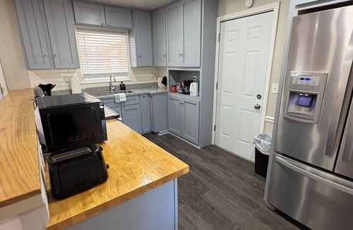 Conley House | Modern 2BR 2 Bath Business Weekly Monthly Stays