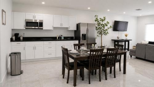 Little Havana Apartment | Modern 2BR in Miami - Centrally located - Free On-Site Garage Parking - FIFA World Cup