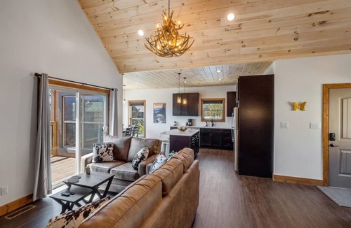 Wears Valley Cabin | Modern 3 Bedroom Cabin with Mountain Views!