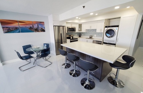Mid Beach Condo | Modern 3 Bedroom with Ocean Views - 1104
