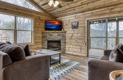 Sevierville Cabin | Modern 3BD Cabin at Eagles Ridge Resort w/Fireplace, Hot Tub, Air Hockey, Arcade and Community Pool