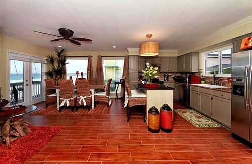 Crystal Beach House | Modern 3bedroom cottage steps to private beach ocean view, free beach service!