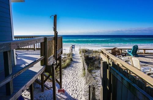 Crystal Beach House | Modern 3bedroom cottage steps to private beach ocean view, free beach service!
