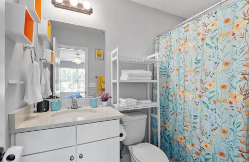 Killearn Estates Apartment | Modern 3BR Home Ideal for Groups, Prime Location