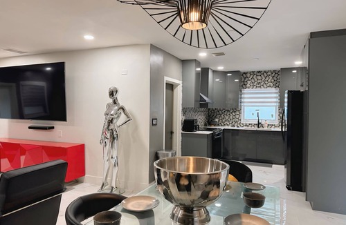 Buena Vista House | Modern 3BR Home Near Wynwood & Design District