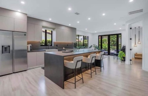 Country Club Section Villa | Modern 4 bedroom stay Oasis Villa with Turkish bath