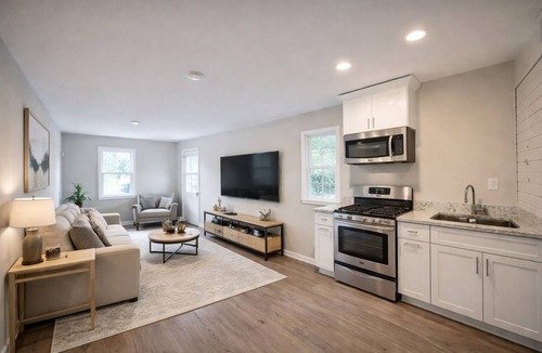 Lithonia House | Modern 4BR Retreat + Private Suite Near ATL
