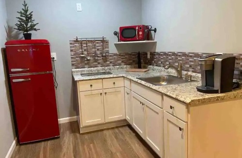 Buford Apartment | Modern, access to everything 3 min to lake Lanier.