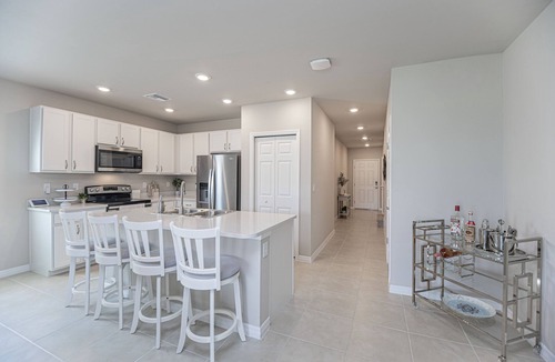 Naples House | Modern and Spacious 3 bedroom Townhome