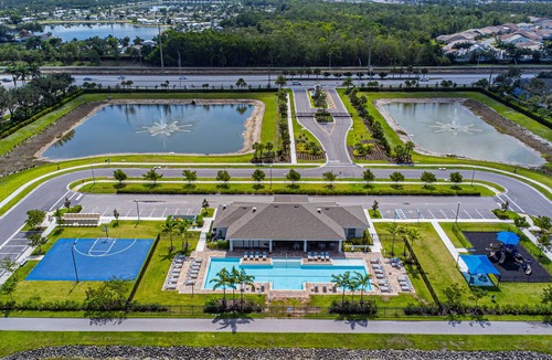 Naples House | Modern and Spacious 3 bedroom Townhome