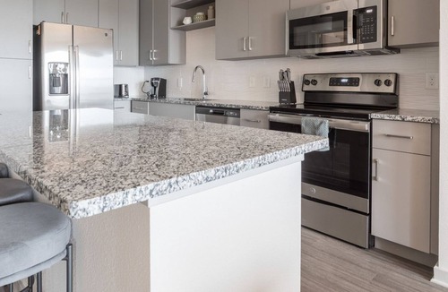 OakLeaf Plantation Apartment | Modern Apartment in Prime Location (ID8375X72)