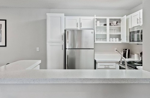 Sarasota Apartment | Modern Apartment in Prime Location (ID5256X87)