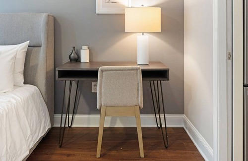 Charleston Apartment | Modern Apartment in Prime Location (ID9074X61)